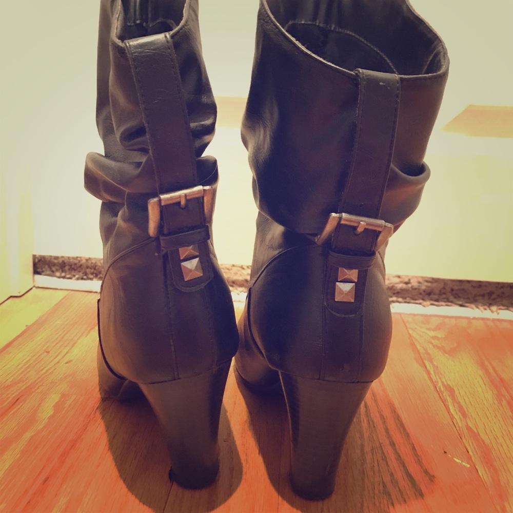 Black Madden Girl booties with studs! Size 8